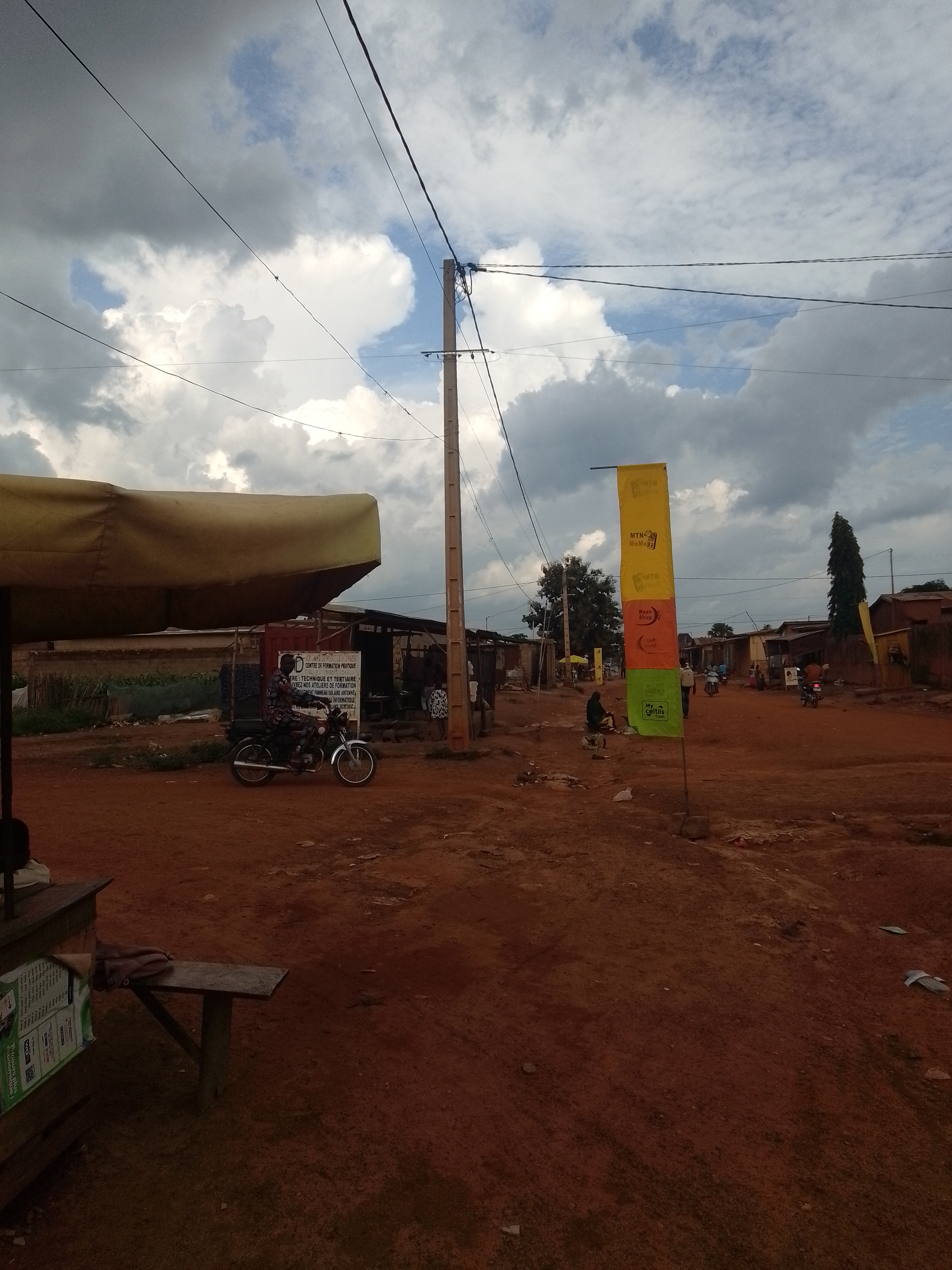 Façade MOFI GBOGBORE FUN JÉSUS ET FILS