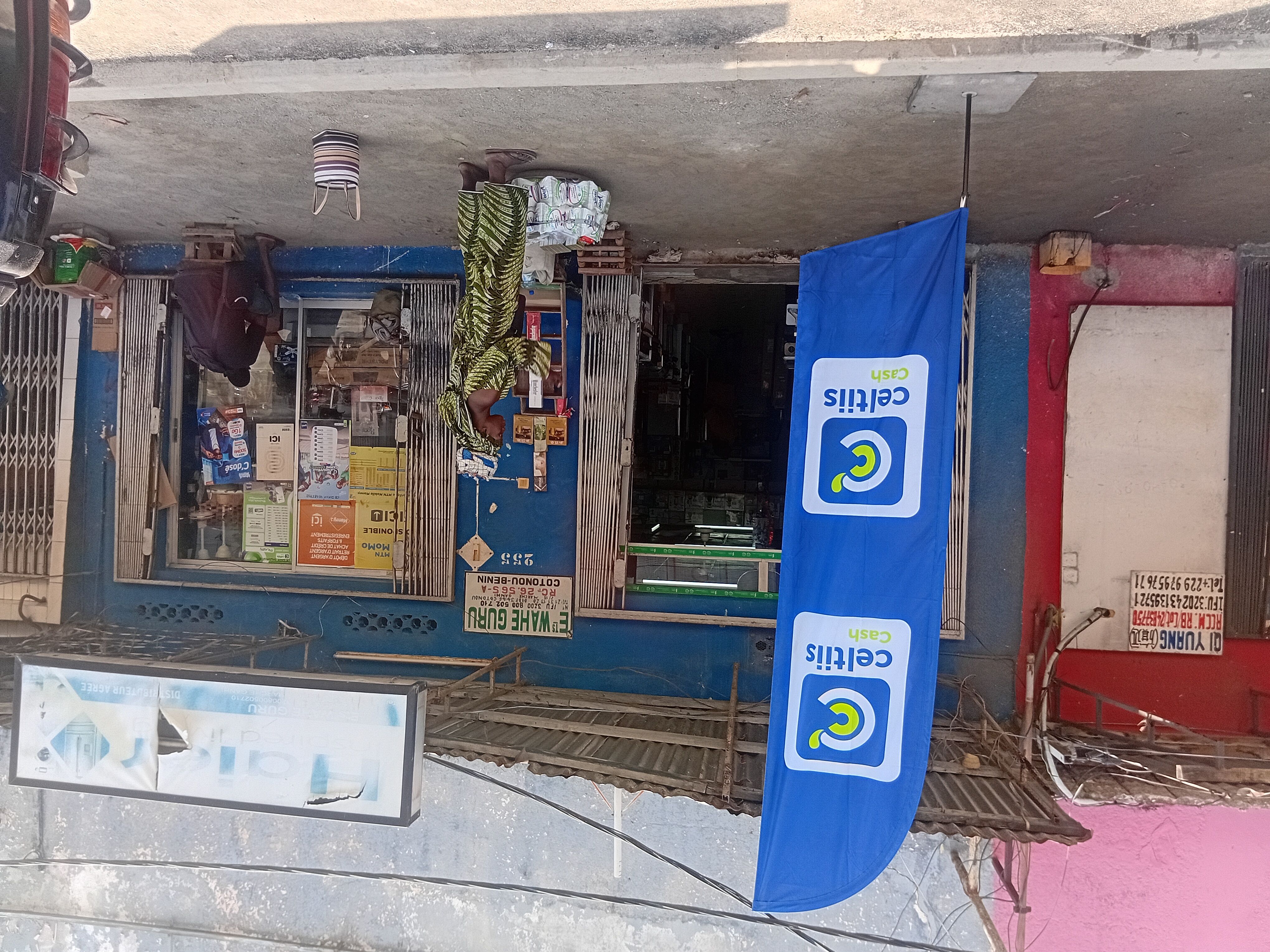 Façade LOMNAVA SERVICE PLUS