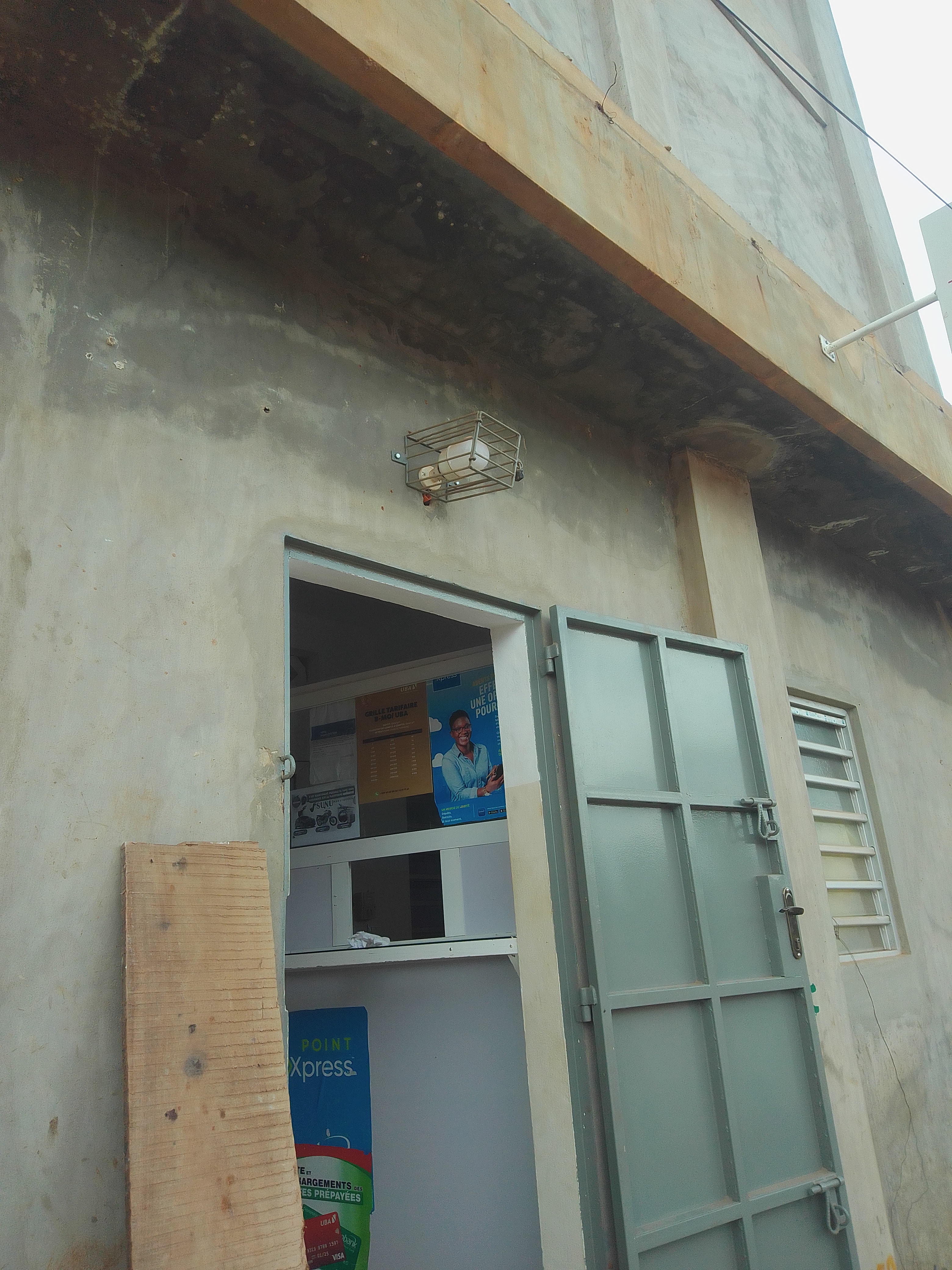 Façade GLOBE-COM SERVICES