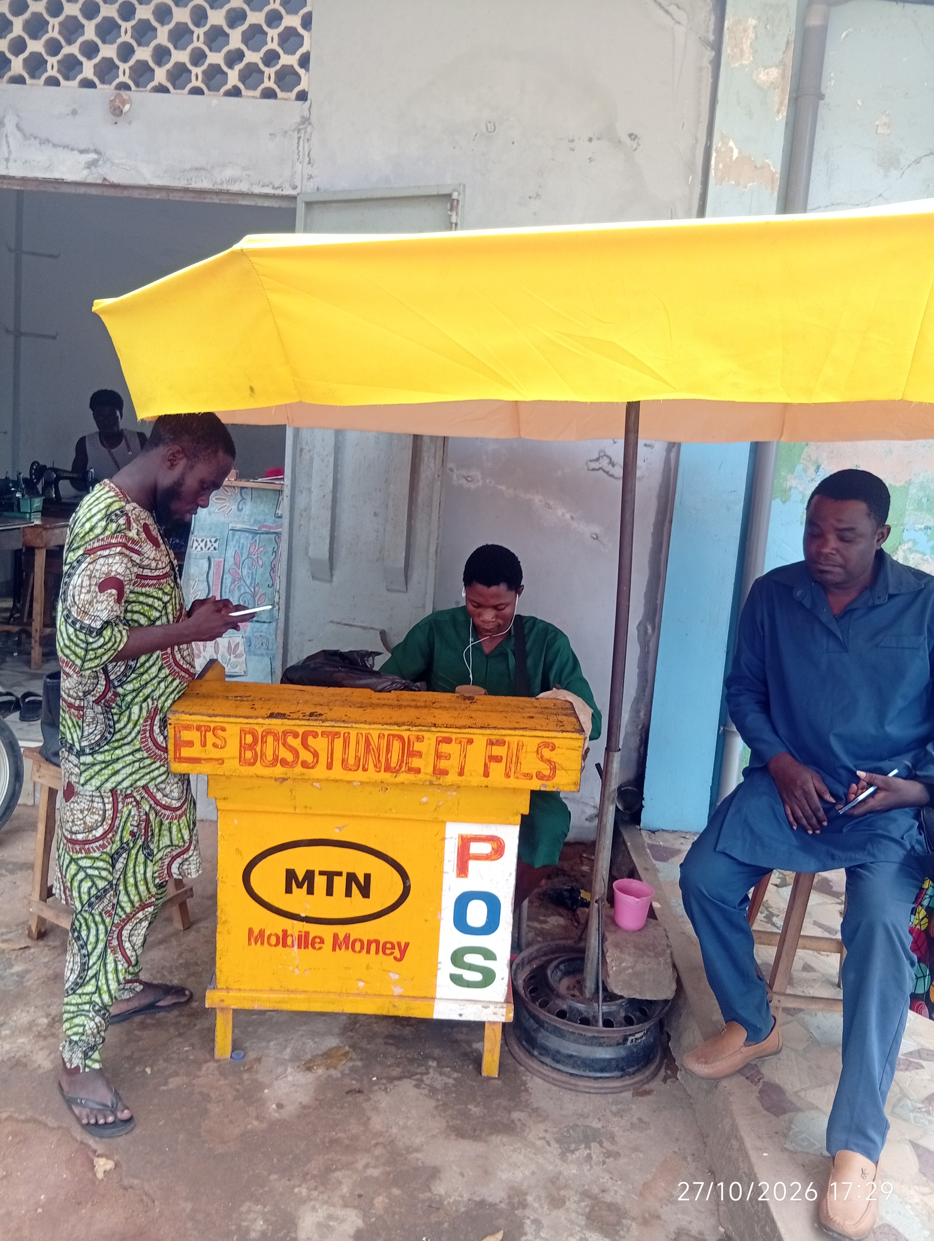 Façade BOSS TUNDE ET FILS